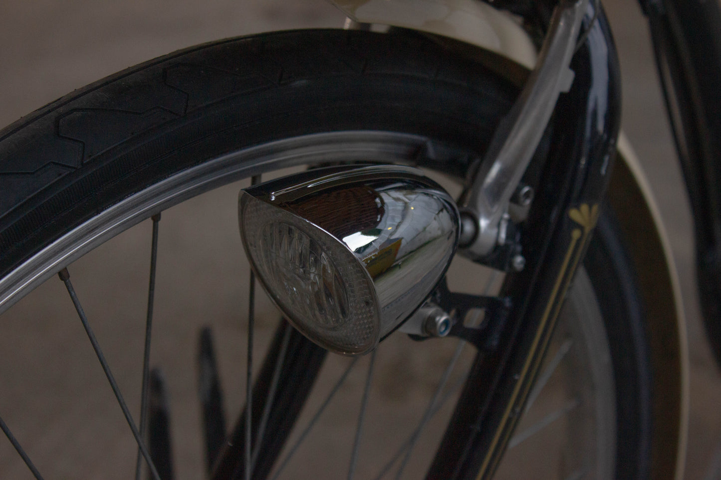 Gitane Classic town ladies Bike good condition basket and light