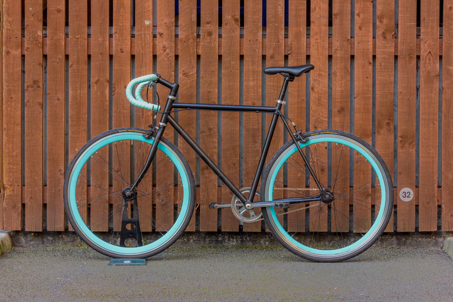 No Logo Fixie (2010) - Minimalist Style, Maximum Performance