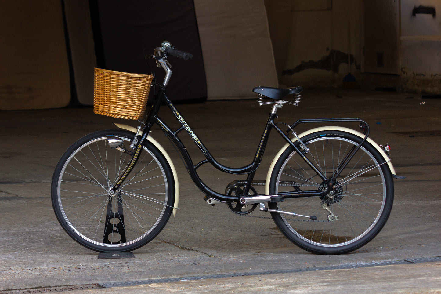 Gitane Classic town ladies Bike good condition basket and light