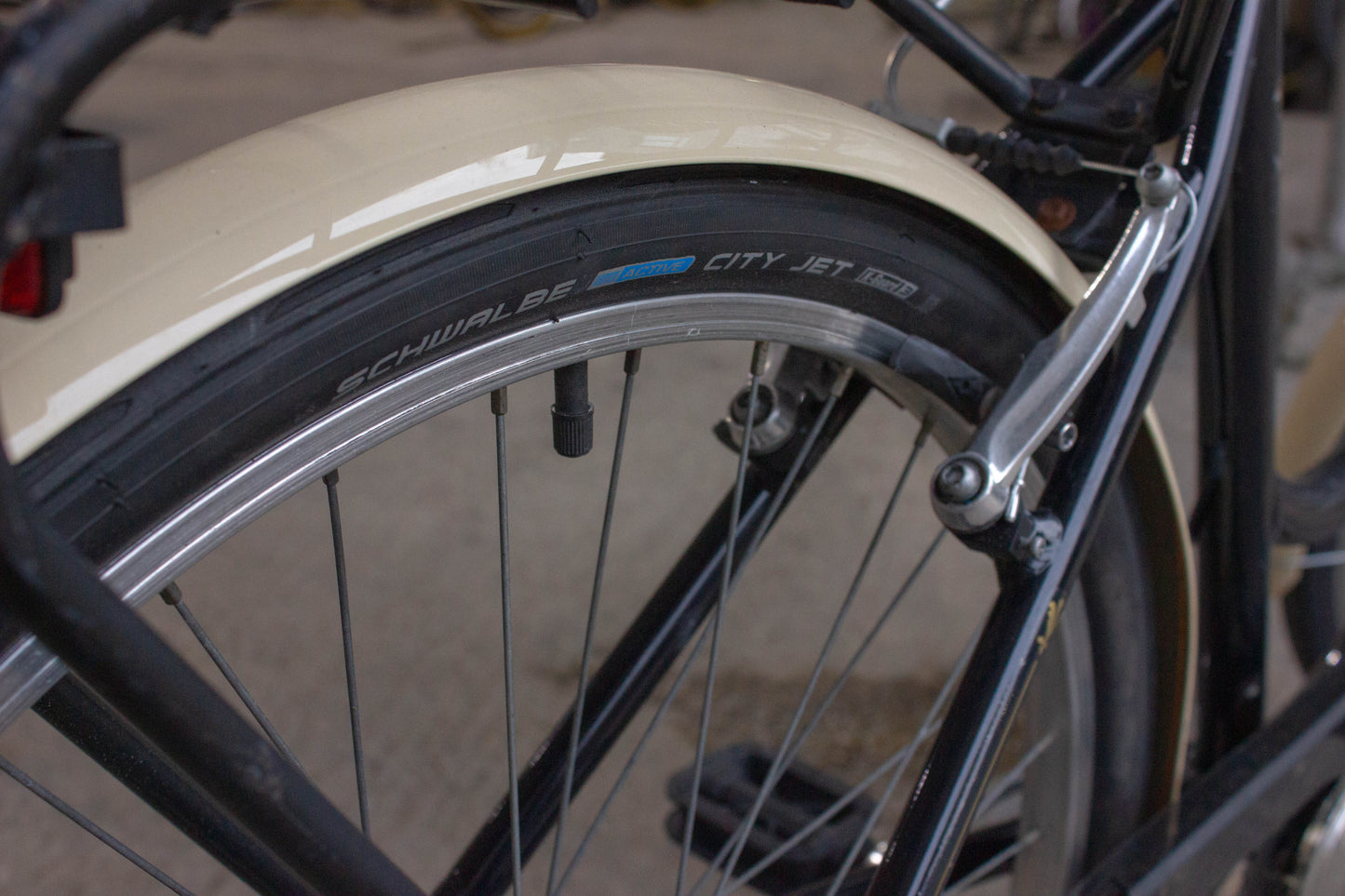 Gitane Classic town ladies Bike good condition basket and light